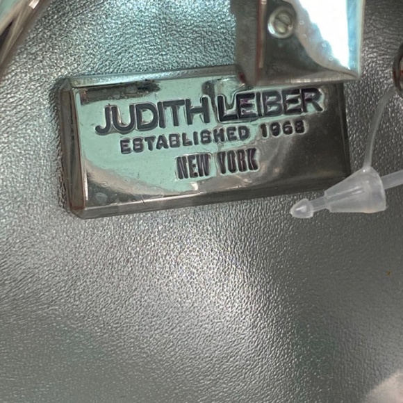 Authentic JUDITH LEIBER Crystal Heart Minaudière Clutch Black - Picture 3 of 8